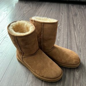 Like new classic short Ugg boots - worn once
